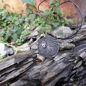 Lejonet horoskop läderhalsband, Lejonet stjärnteckensmycken, Astrologiskt tecken, planetglyf, härskare planeten solen, födelsedagspresent, solglyfhänge bild 3