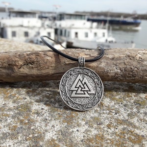 Viking valknut leather necklace,valknut triangles jewelry,symbol of Odin,Norse mythology,Valknut amulet,magic symbol,Pagan scandinavian