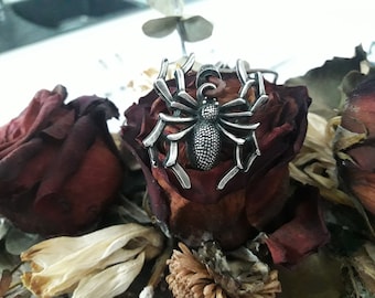 Tarantula Spider leather necklace,Spider jewelry,Tarantula pendant,Halloween jewelry,spirit animal,symbol of energy,Entomologist Jewelry