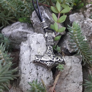 Thor’s Hammer leather necklace,Norse mythology,Mjolnir jewelry,Viking thors hammer pendant,Amulet Norse,viking necklace.Triquetra,Thor,Odin