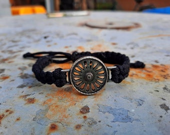 Pulsera de cuerda con rueda de chakra romaní, talismán, pulsera de rueda india Ashoka Chakra, joyería simbólica para indios y romaníes, colgante de rueda gitana
