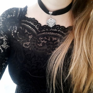 Triquetra,trefoil knot choker charm elastic band jewelry,Celtic knot symbol necklace,Triquetrum knot sign,Trinity Knot pendant