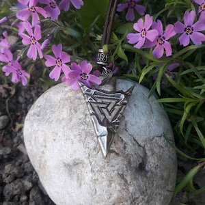 Viking Valknut in spear jewelry,Valknut triangles arowhead necklace,Nordic mythology,Viking spearhead,magic symbol,odin god,old norse,pagan