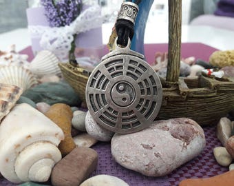 Yin Yang el símbolo Baguatu colgantes collar de cuero, Yin Yang con 8 trigramas, Bagua o Pa Kua, joyería feng shui, diagrama de Taiji Bagua yinyang
