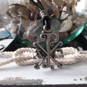 Collana in pelle con monogramma di Cristo, ciondolo con Cristogramma, CHI RHO, Cristianesimo, simbolo religioso, croce di Costantino, croce della chiesa, Labarum