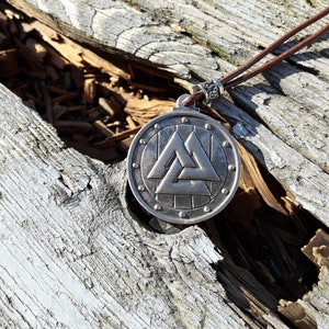 Viking Valknut on the shield necklace,Nordic mythology,Odin Symbol of Norse Viking Warriors,Scandianavian jewelry,Odin Knot,Valknut triangle