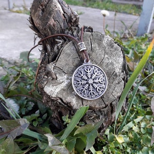 Helm of ave symbol necklace,Ægishjálmr mysterious and powerful sign,Norse mythology,ancient norse,Icelandic magical,Viking Compass pendant