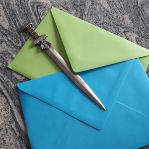 Aprilettere con segno bizantino, coltello per aprire la lettera, accessori del pugnale, stile gotico, decorazioni per la casa, stemma bizantino, regalo del coltello di carta