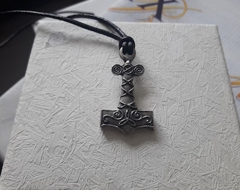 Thorshamer Mjolnir leren ketting, Noorse mythologie Mjölnir talisman, Viking Thorshamer sieraden, Viking Wicca heidense hanger, odin