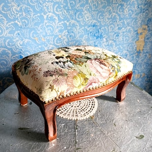 Pequeño banco sofa de madera para apoyar los pies Tapestry