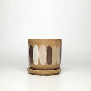 Textured Planter w/ Attached Drain Dish