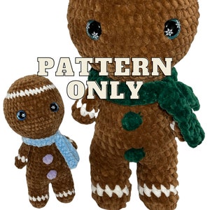 Könnte beinhalten: Zwei gehäkelte Lebkuchenmänner, einer groß und einer klein. Der größere Lebkuchenmann trägt einen grünen Schal und hat weiße Verzierungen an den Rändern seines Körpers. Der kleinere Lebkuchenmann trägt einen blauen Schal und hat lila Knöpfe. Beide Lebkuchenmänner haben braune Körper und weiße Augen mit Schneeflockenmustern.