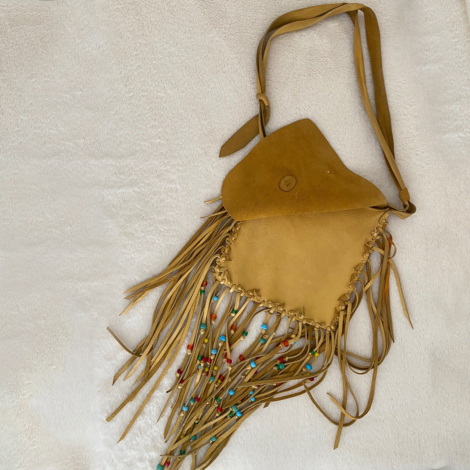 バッグ 90s vintage deerskin fringe shoulder bag Vintage 1990's Shoulder Bag Crossbody Artisan Designed & Handmade