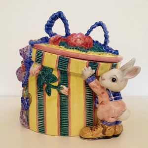 Cookie Jar. Bunnies and Hat Box. Vintage 1990&#39;s