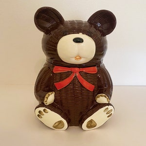 Cookie Jar. Brown Bear with bow tie. Vintage 1970&#39;s
