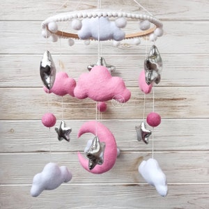 Baby Roze Vilt Wieg Mobiel, Roze en witte wolken, Zilveren sterren mobiel, Roze maan mobiel, Baby douche cadeau afbeelding 1