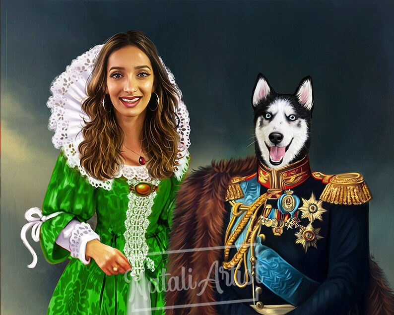 Pode incluir: Uma mulher em um vestido verde com uma gola de renda branca est&aacute; ao lado de um c&atilde;o vestindo um uniforme militar azul e dourado. O c&atilde;o tem pelo preto e branco e olhos azuis.