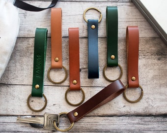 Llavero personalizado con grabado, elaborado en piel de curtido vegetal. ¡Confeccionado con fina piel italiana! Regalo ideal para papá, mamá o un amigo.