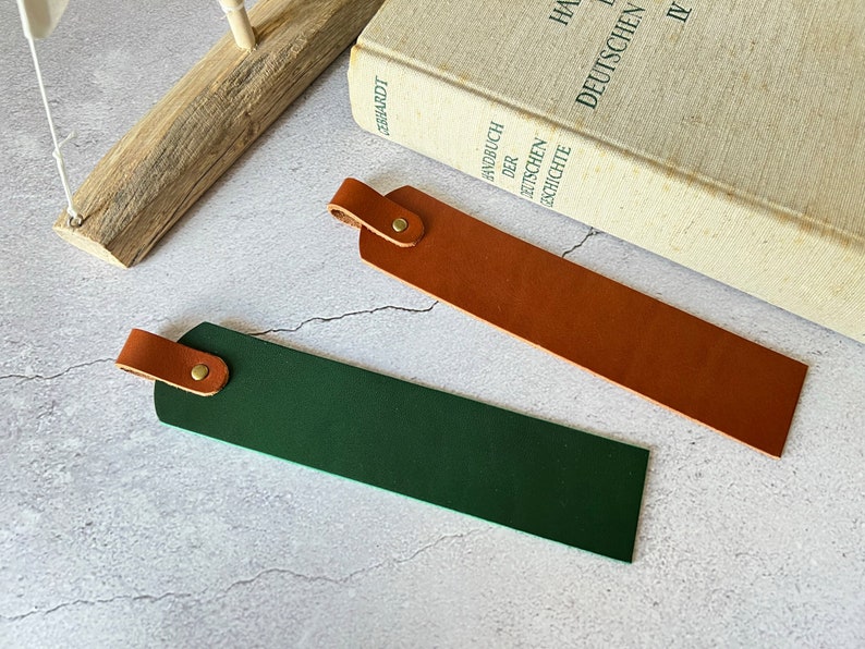 Personalized Leather Bookmark Bespoke Bookmark Recycled Leather lovers gift Readers gift Unique Gift Gift for him,Gift for her handmade afbeelding 3