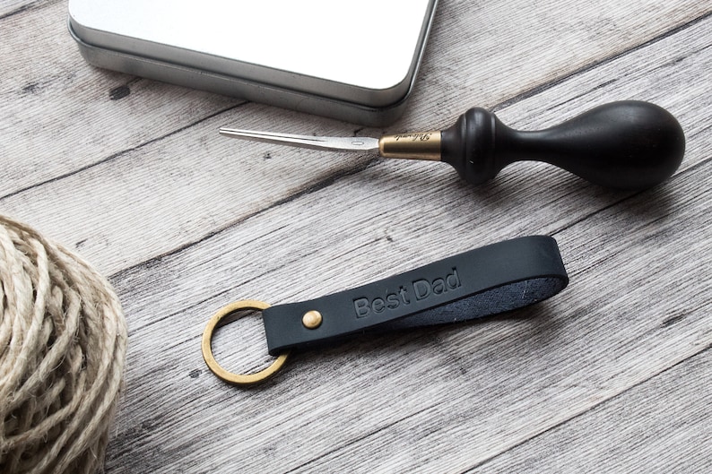 Schlüsselanhänger mit Gravur aus Leder personalisiert, Vintage Style Schlüsselanhänger, Geschenkidee für Damen und Herren 100% Handmade Bild 6
