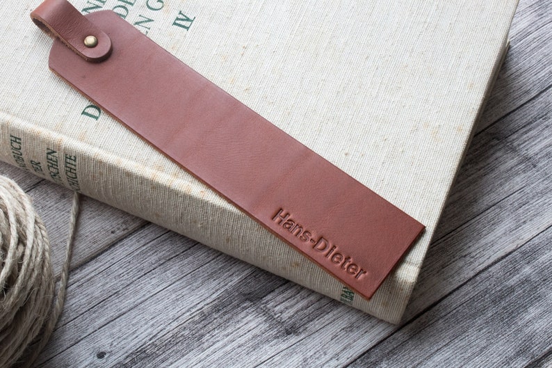 Personalized Leather Bookmark Bespoke Bookmark Recycled Leather lovers gift Readers gift Unique Gift Gift for him,Gift for her handmade afbeelding 1