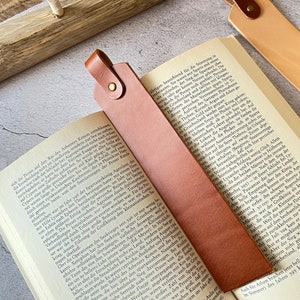 Personalized Leather Bookmark Bespoke Bookmark Recycled Leather lovers gift Readers gift Unique Gift Gift for him,Gift for her handmade afbeelding 6