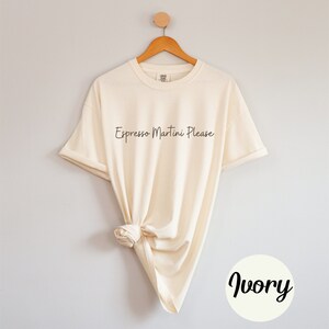 Espresso Martini Please t-shirt Vintage Retro Preppy Stuff Comfort Colors Estetisk Cocktail-t-shirt Espresso Martini Tini Time Tee Ivory