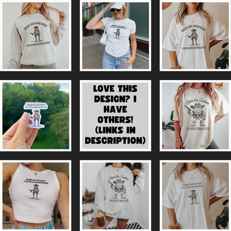 K&ouml;nnte beinhalten: Verschiedene Kleidungsst&uuml;cke mit einem Cartoon-Cowboy und dem Text "Hold On Partner I'm Overstimulated." Die Kollektion umfasst T-Shirts, ein Sweatshirt und ein Tanktop. Ein Aufkleber mit dem gleichen Design ist ebenfalls abgebildet.