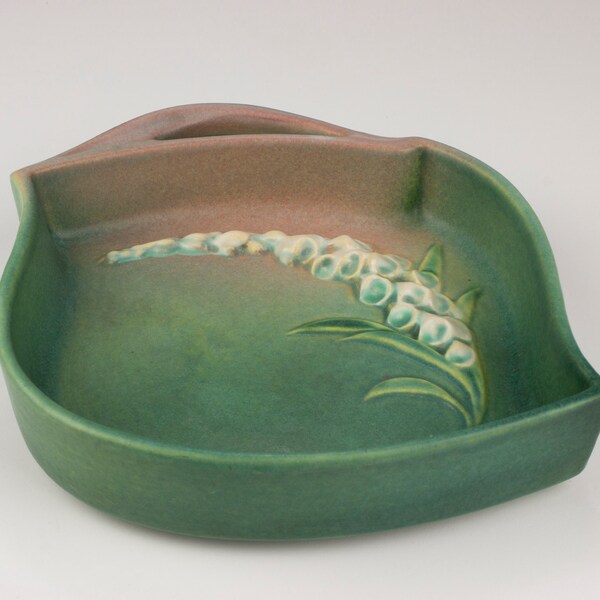 Roseville Vintage  Pottery Foxglove Tray, Shape 419-6, Petal Green