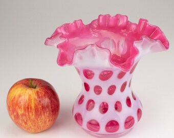 Fenton Coin Dot Ruffled Vase, Shape 1925 6