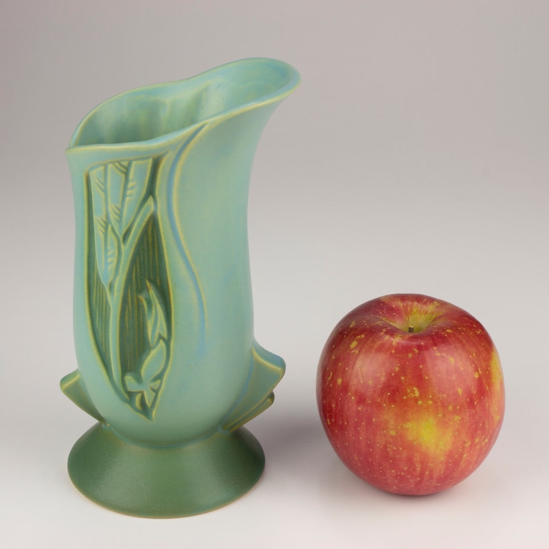 Roseville Vintage Pottery Silhouette Vase, Shape 7827, Cameo Green