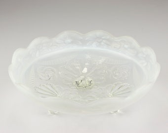 Jefferson Glass EAPG 208 Ruffles & Rings 3-Footed Round Bowl, White Opalescent