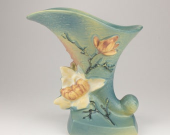 Roseville Vintage Pottery Magnolia Cornucopia Vase, Shape 185-8, Blue