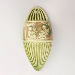 Roseville Pottery Donatello Wall Pocket, Shape 1202/1212-10, Cream/Green/Tan