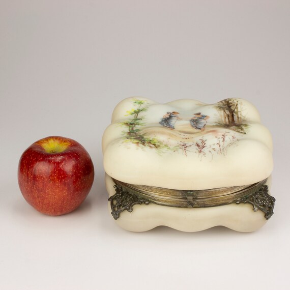 C F Monroe Wave Crest Egg Crate Large Dresser Box… - image 2