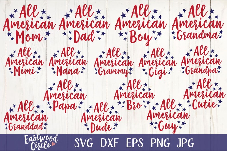 Puede incluir: Una colecci&oacute;n de dise&ntilde;os de texto rojo y azul sobre un fondo de madera blanca. Cada dise&ntilde;o presenta las palabras "All American" sobre t&eacute;rminos familiares como "Mom", "Dad", "Boy" y "Grandma", rodeados de estrellas azules.