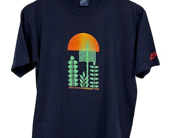 Camiseta Nike Blue Tag Bloomsday Marathon de 1983, color lila, talla mediana
