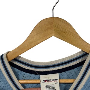 Vintage 90's Tommy Hilfiger UNC Blue 88 Basketball Jersey Size Large image 3
