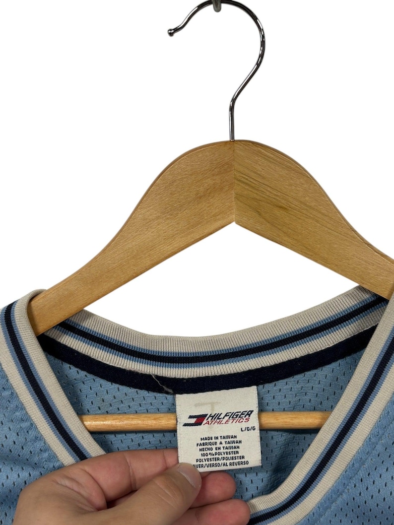 Vintage 90's Tommy Hilfiger UNC Blue 88 Basketball Jersey Size Large image 3