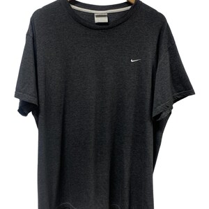 00&#39;s Nike Small Embroidered Swoosh Tee Size XXL