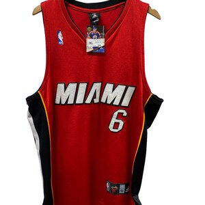 Adidas Lebron James #6 Miami Heat T-shirt Size: M)