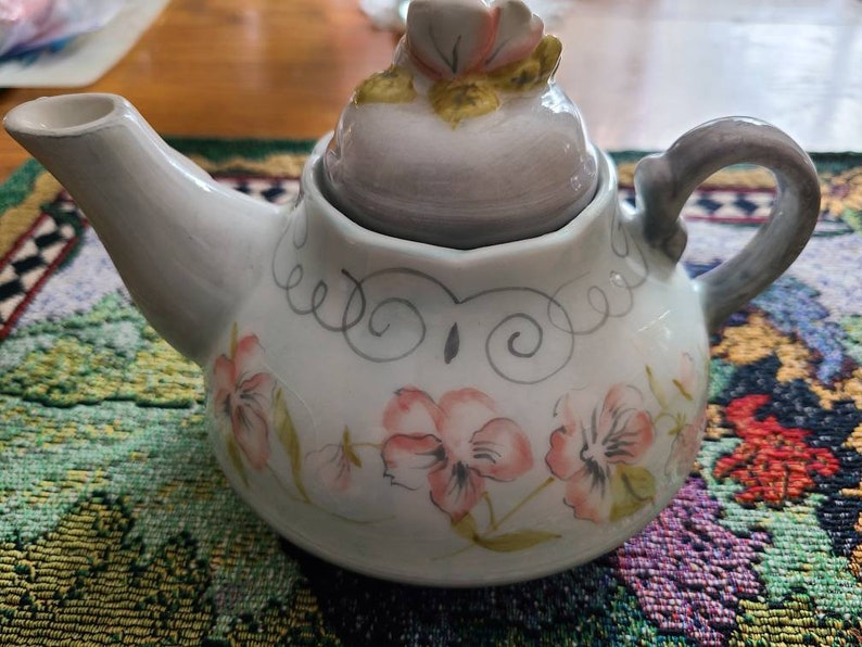 with love fragrance Made by Mimi Country Glows muave color wax Tea Pot candle