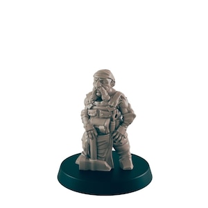 Dwarven Blacksmith Mini | Dwarf Smithy | Dungeons and Dragons NPC Figure | Pathfinder DnD Wargaming RPG Character | 32mm Scale Model