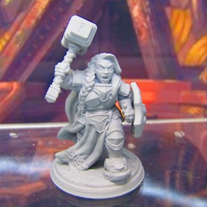 Dwarven Female Warrior Adventurer Mini Miniatures 3D Printed Model 28/32mm Scale RPG Fantasy Games Dungeons & Dragons Tabletop Gaming