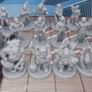 Sci Fi Mini Set 2 - 18 pc Humans, Dwarves, & Humanoids Miniatures Set 3D Printed Model 28/32mm Scale Science Fiction RPG Tabletop Gaming