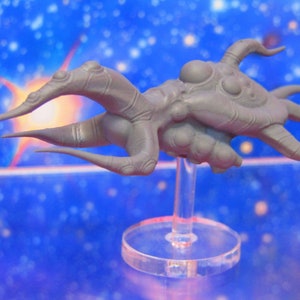 Xy&#39;lii Class Huge Cruiser Oq&#39;Uiar &quot;The Many&quot; Tier 12 Starfinder Fleet Scale Starship Mini Miniature Spaceship Piece + Flight Stand w/ Rod