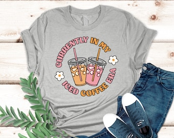 Momenteel in mijn ijskoffie tijdperk shirt, ijskoffie shirt, koffie verslaafde shirt, cafeïne shirt