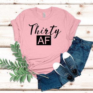 Treinta camisa AF, treinta camisa, camisa de cumpleaños número 30, camisa de fiesta de cumpleaños, regalo de cumpleaños número 30, regalo para ella, camisa de cumpleaños divertida, camisa número 30
