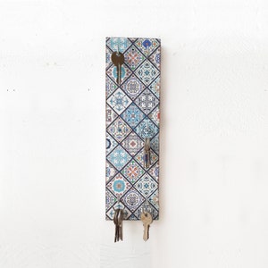 Vertical key holder 6 Hooks, key holder for wall, patchwork wall decor, Tile Pattern, Entryway Hanger