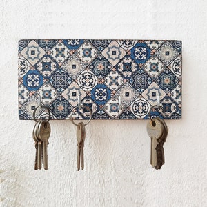 Blue patchwork key holder with 4 hooks, rustic key holder for wall